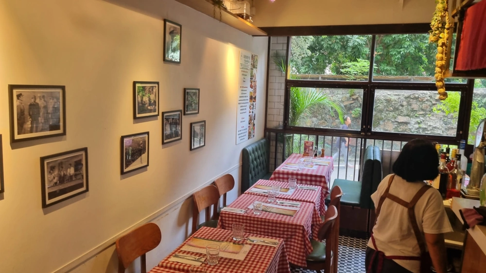 Pizzeria Italia Soho Mid-Levels on Mosque Street #6